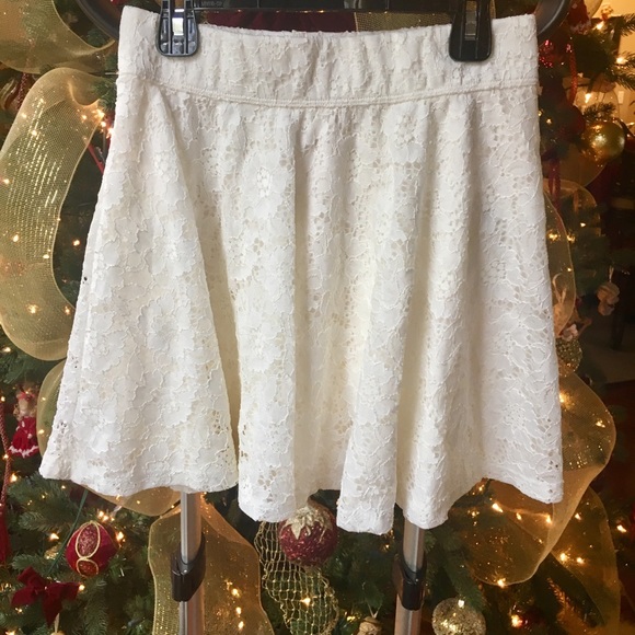 Hollister small Ivory Lace Short Skirt - Picture 2 of 4